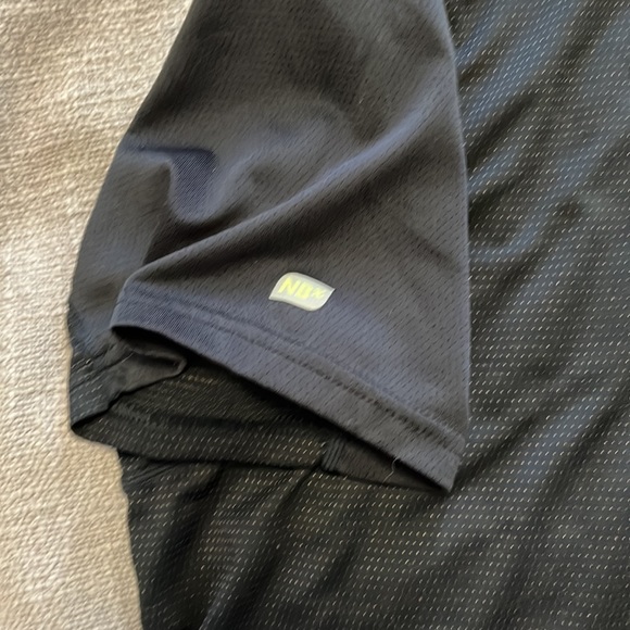 Mens New Balance athletic shirt in medium - Picture 6 of 8